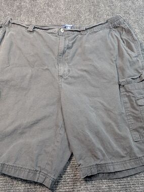 King Size  Men's Gray Cargo Shorts with Side Pockets. Size 44 Big